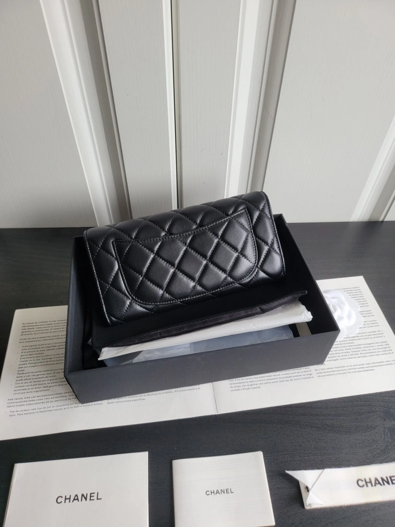 Ch**el wallets 4017-0478