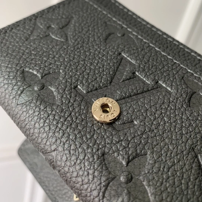LV Wallets 4048A-0097