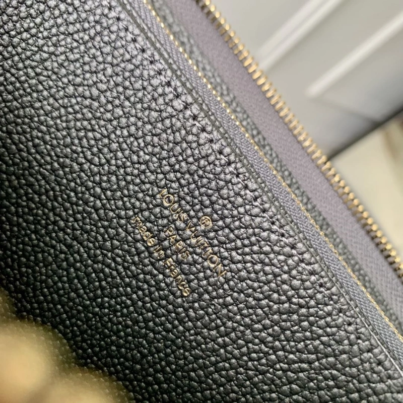 LV Wallets 4048A-0102