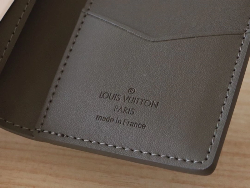 LV Wallets 4178A-0106