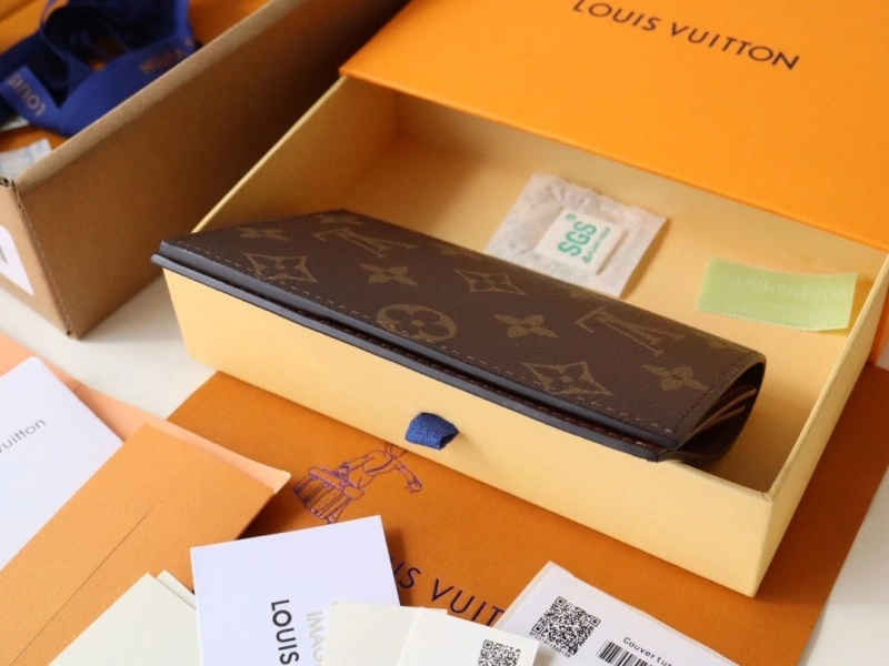 LV Wallets 4178A-0122