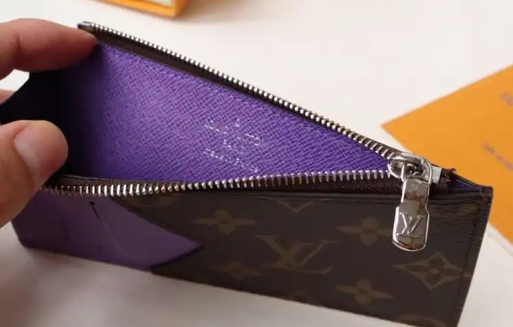 LV Wallets 4178D-0045