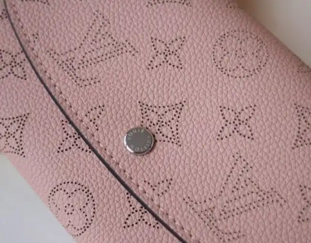 LV Wallets 4178D-0095