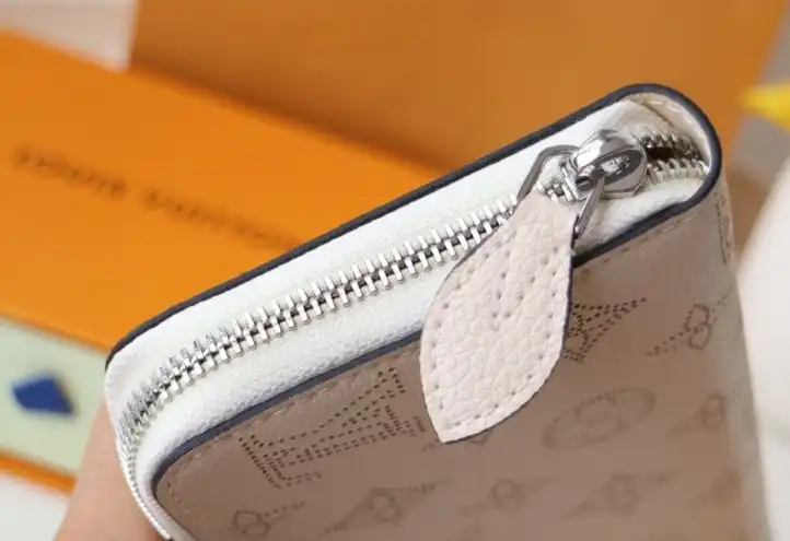 LV Wallets 4178D-0102