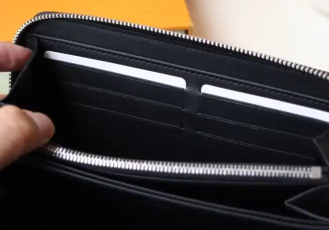 LV Wallets 4178D-0102