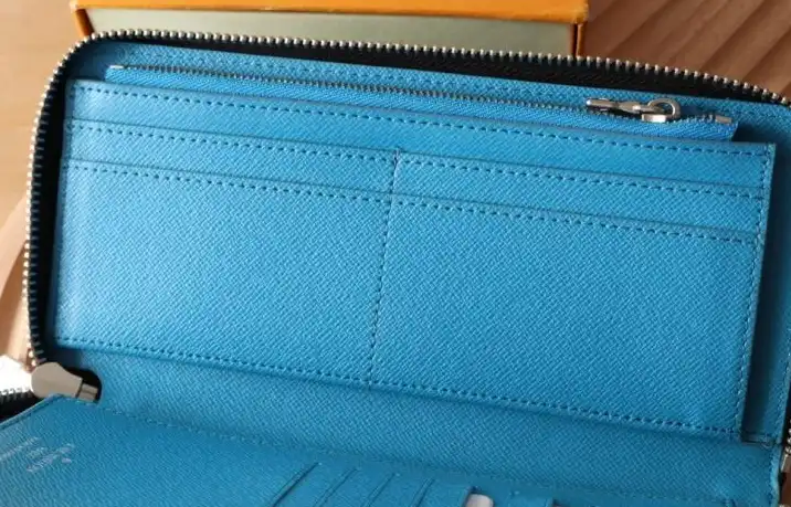 LV Wallets 4178D-0187