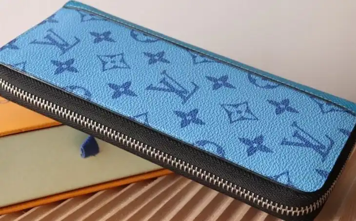 LV Wallets 4178D-0187