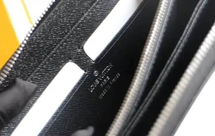LV Wallets 4178F-0090