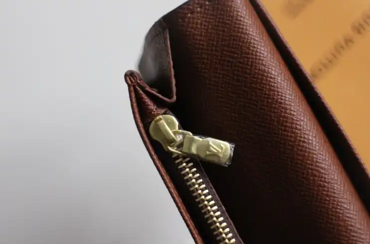 LV Wallets 4178F-0096