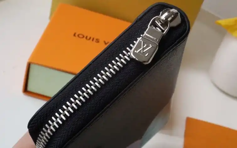 LV Wallets 4178F-0101