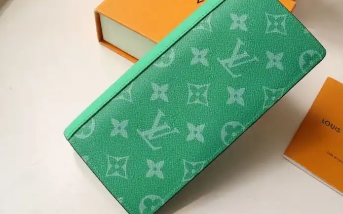 LV Wallets 4178G-0010