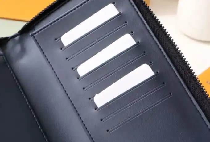 LV Wallets 4178G-0041