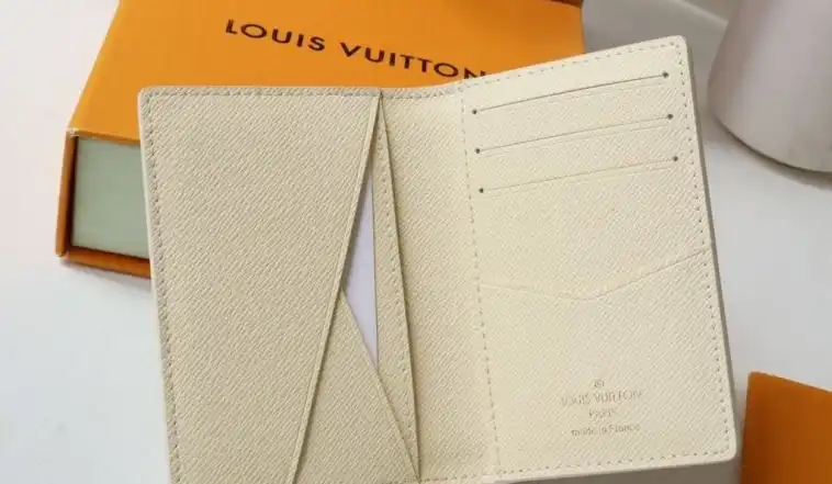 LV Wallets 4178G-0061