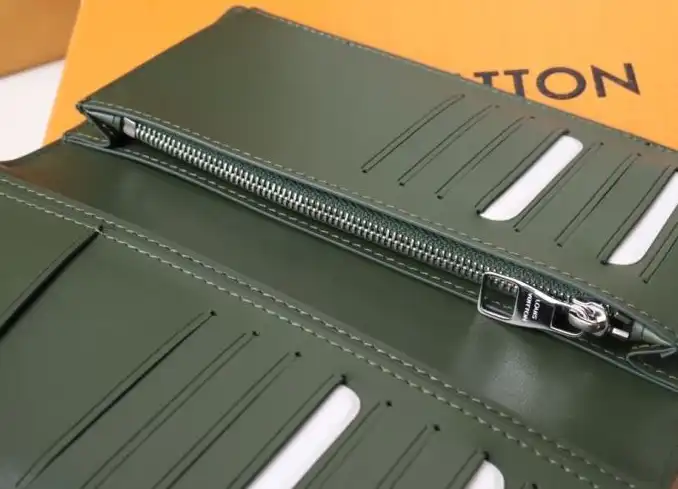 LV Wallets 4178G-0149