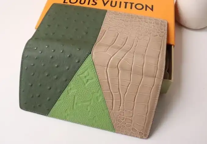 LV Wallets 4178G-0149