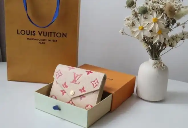 LV Wallets 4178G-0159