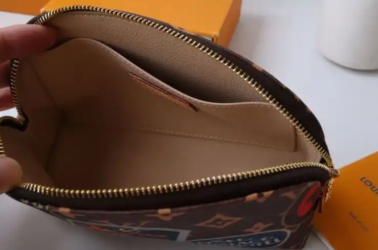 LV Wallets 4178G-0185