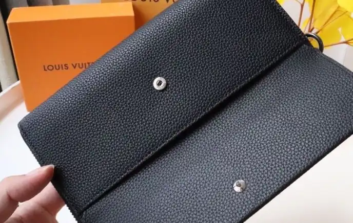 LV Wallets 4178G-0191