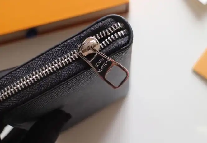 LV Wallets 4178G-0238