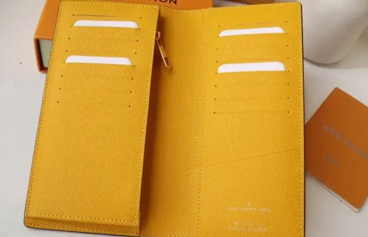 LV Wallets 4192D-0004