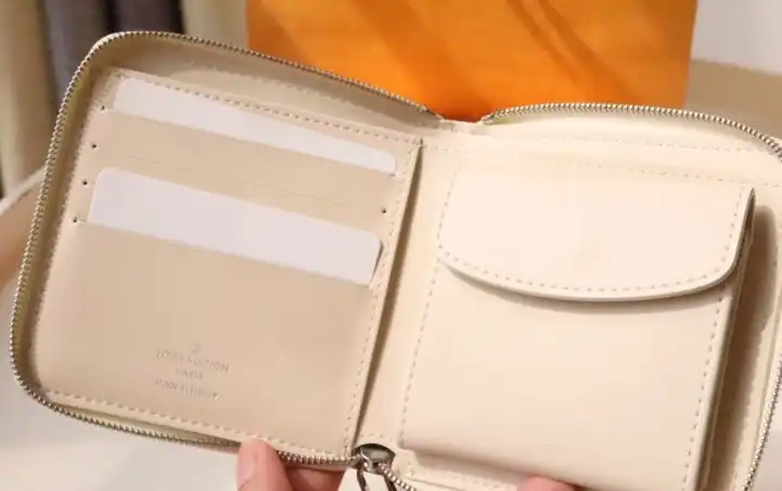 LV Wallets 4192D-0020