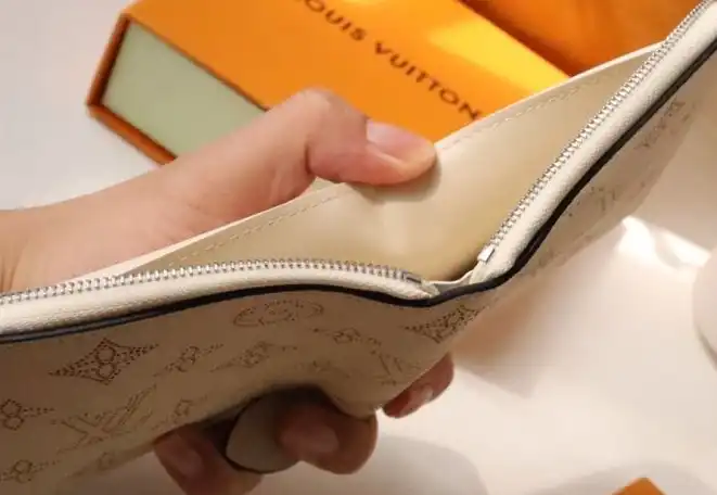 LV Wallets 4192D-0020