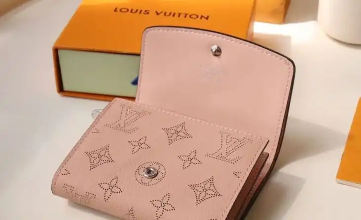 LV Wallets 4192D-0023