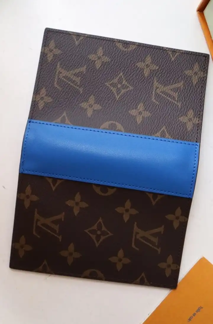 LV Wallets 4192D-0035