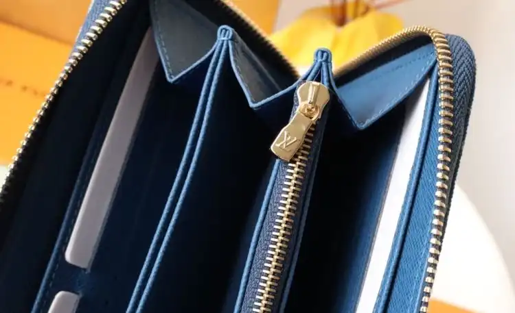 LV Wallets 4192D-0048
