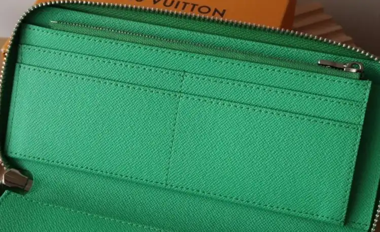 LV Wallets 4192D-0116