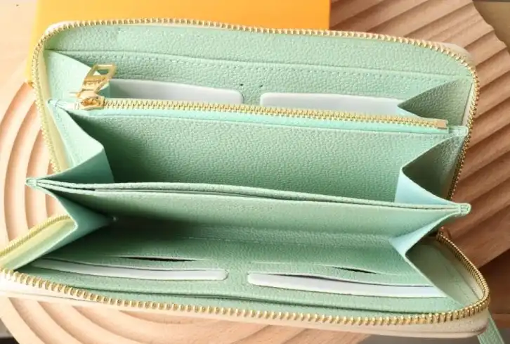 LV Wallets 4192D-0150