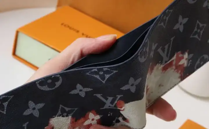 LV Wallets 4192F-0022