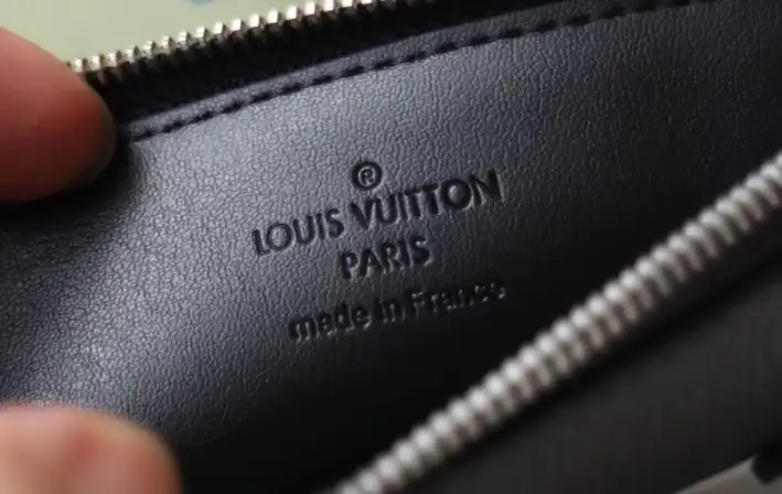 LV Wallets 4192F-0032