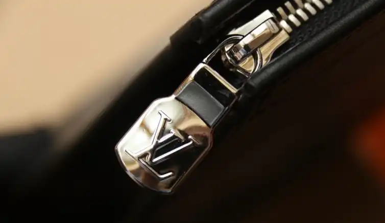 LV Clutch Bags 4206A-0870
