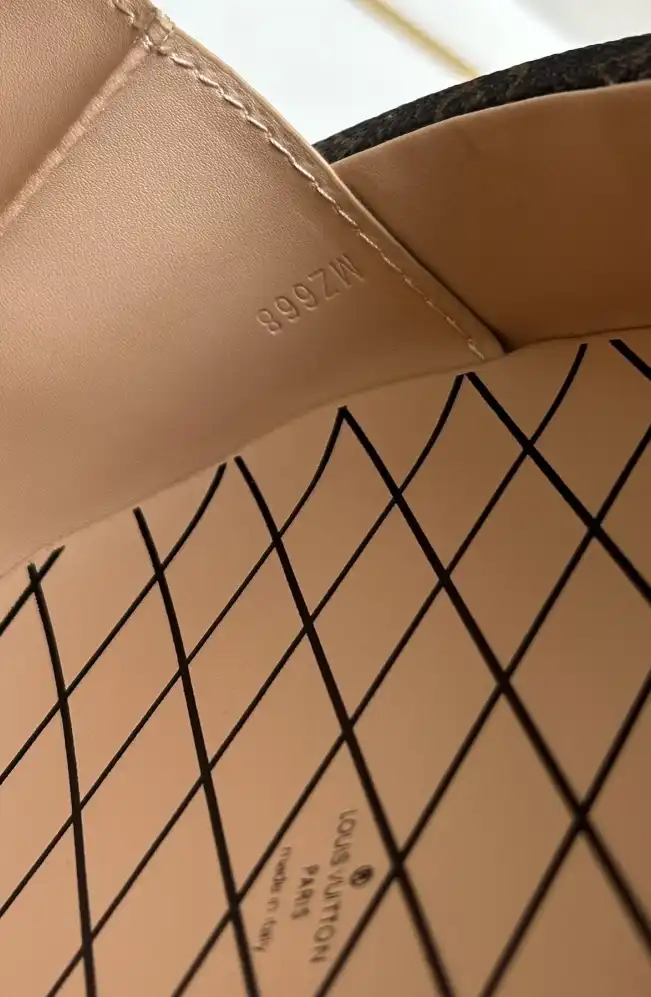 LV Round Bags 4224-0785