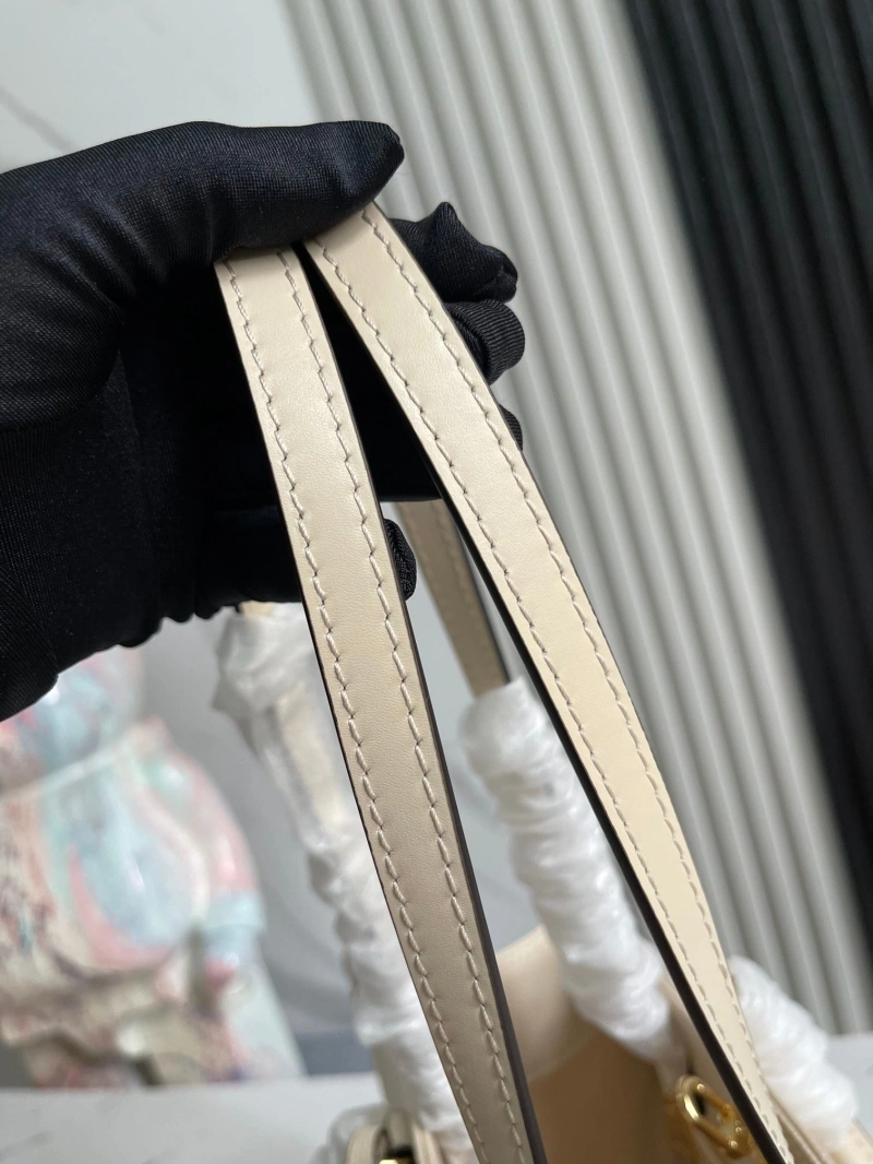 LV Shopping Bags 4233G-0754