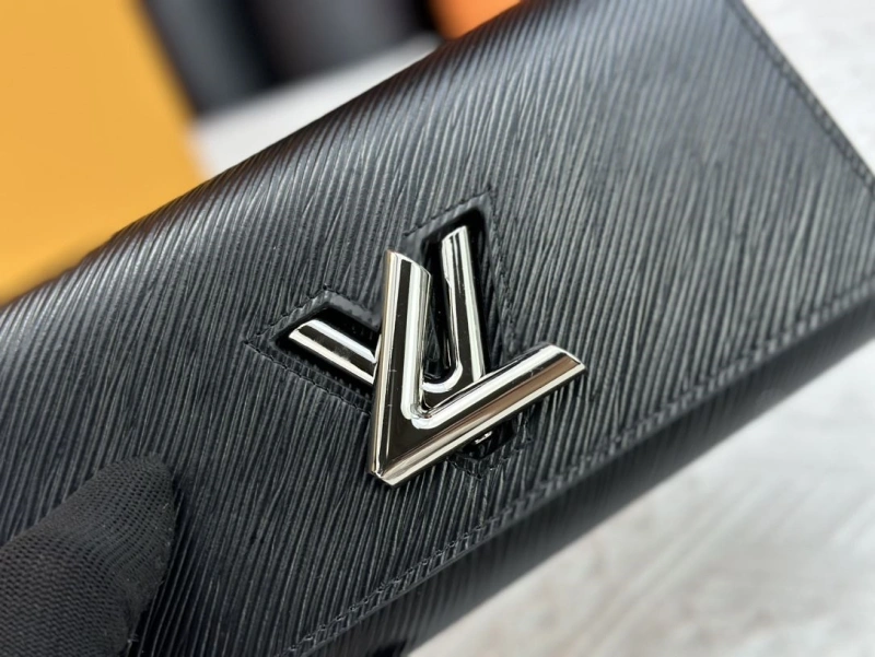 LV Wallets 4233H-0442