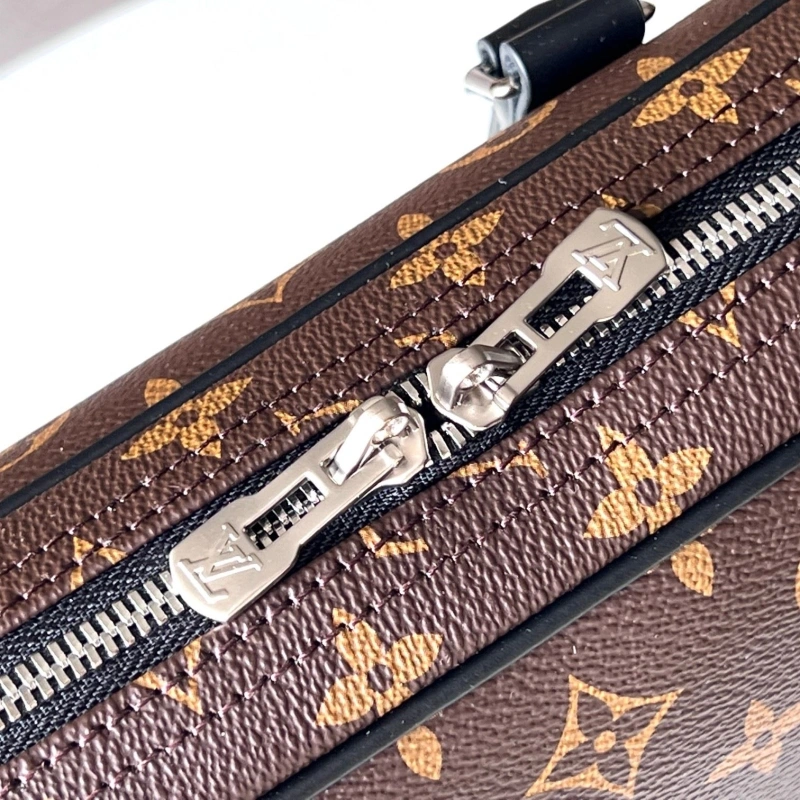 LV Mens Briefcases 4233H-0736