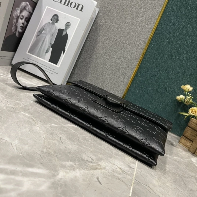 LV Clutch Bags 4233H-1982