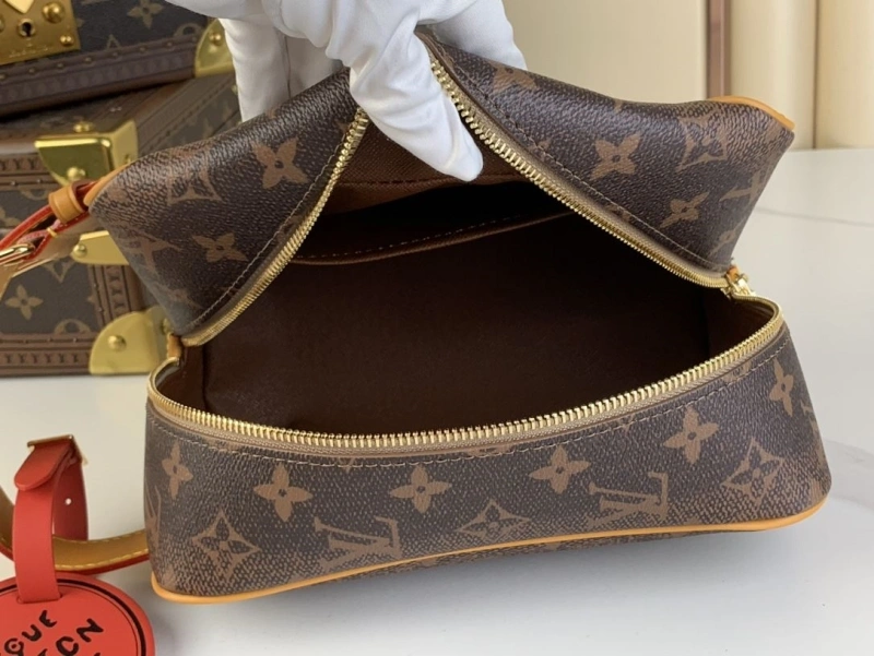 LV Cosmetic Bags 4286G-0239