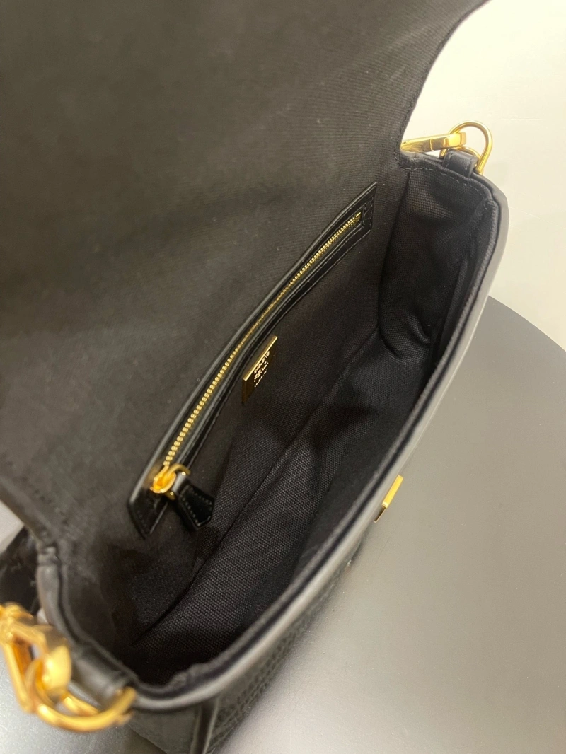 F**di baguette bags 4370-0327